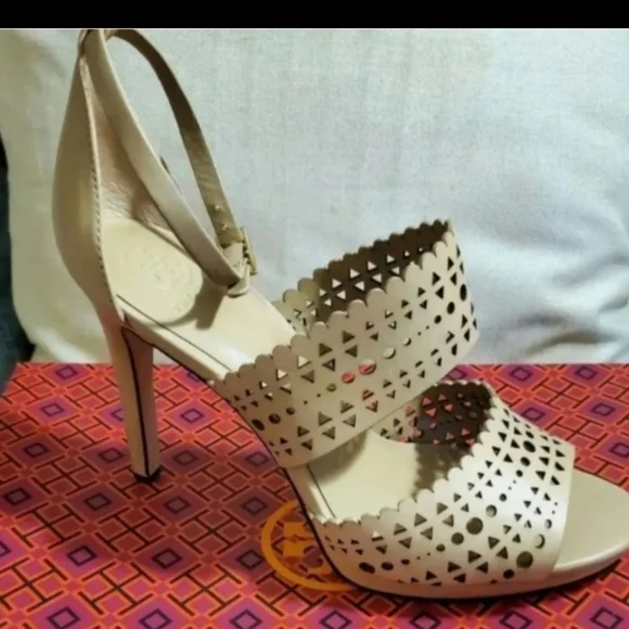 Tory Burch Laser Cut Sandal Heels In Box Size 9 - Picture 3 of 10